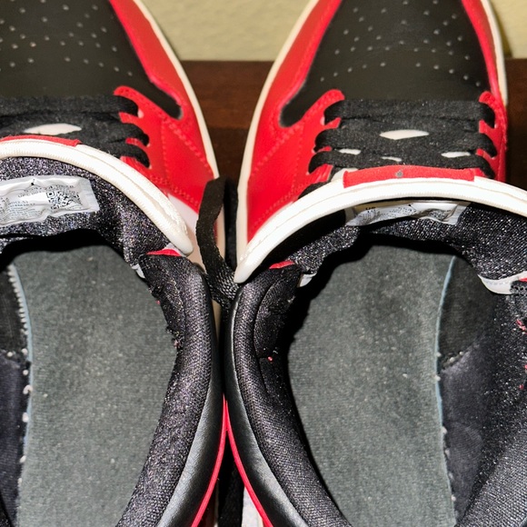 Size 10 Jordan 1 mid Chicago black toe - Picture 5 of 7